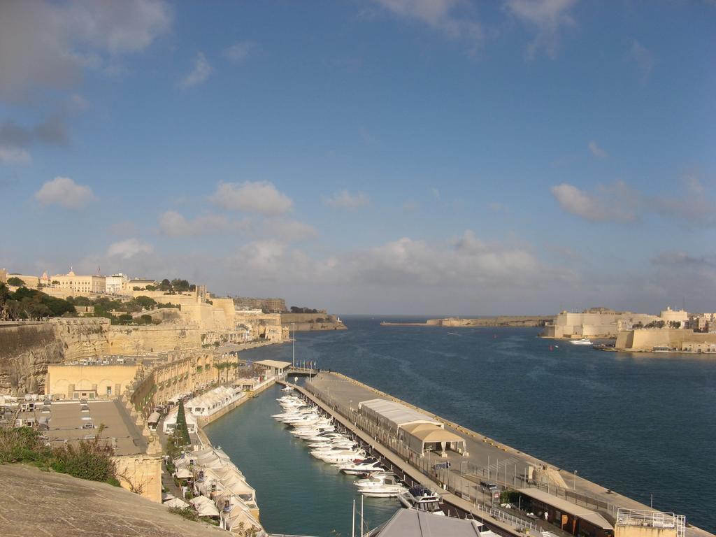 Апартаменты Valletta Gateway Maisonette Экстерьер фото
